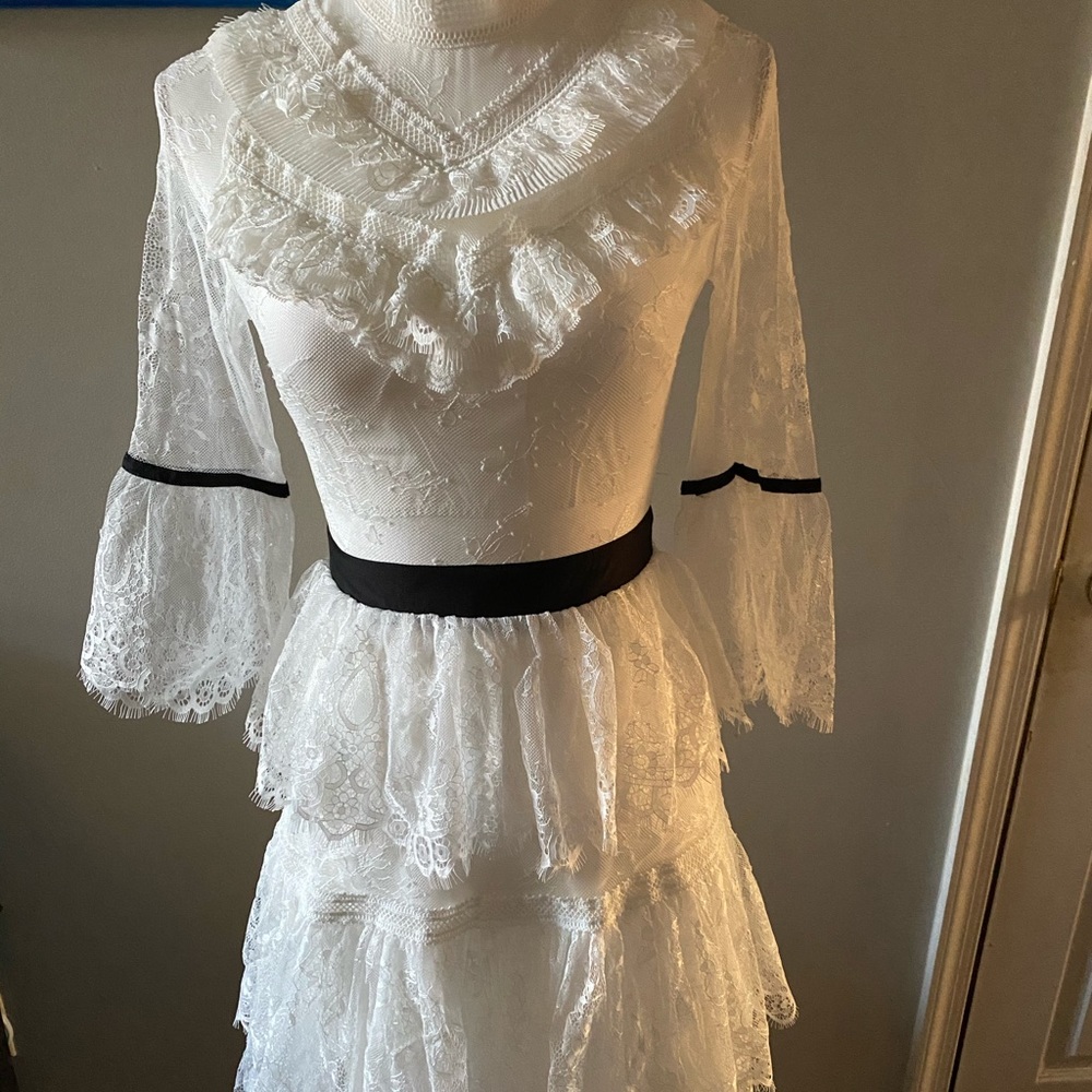 Few Moda White Lace Ruffle Dress size XS NWT